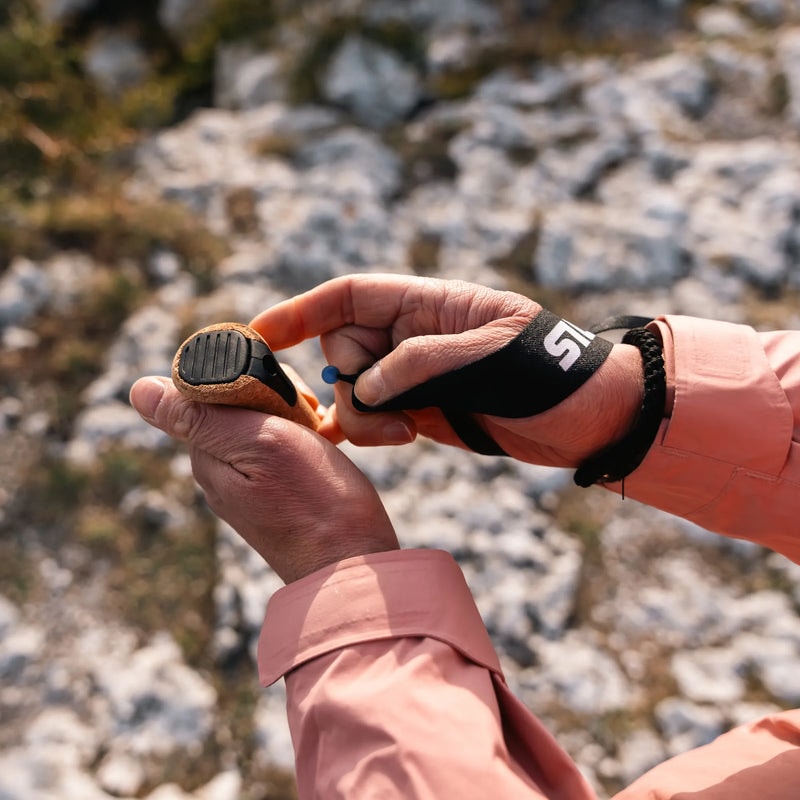 Trekking_poles_carbon_tele_38612_Lifestyle_3[1].we