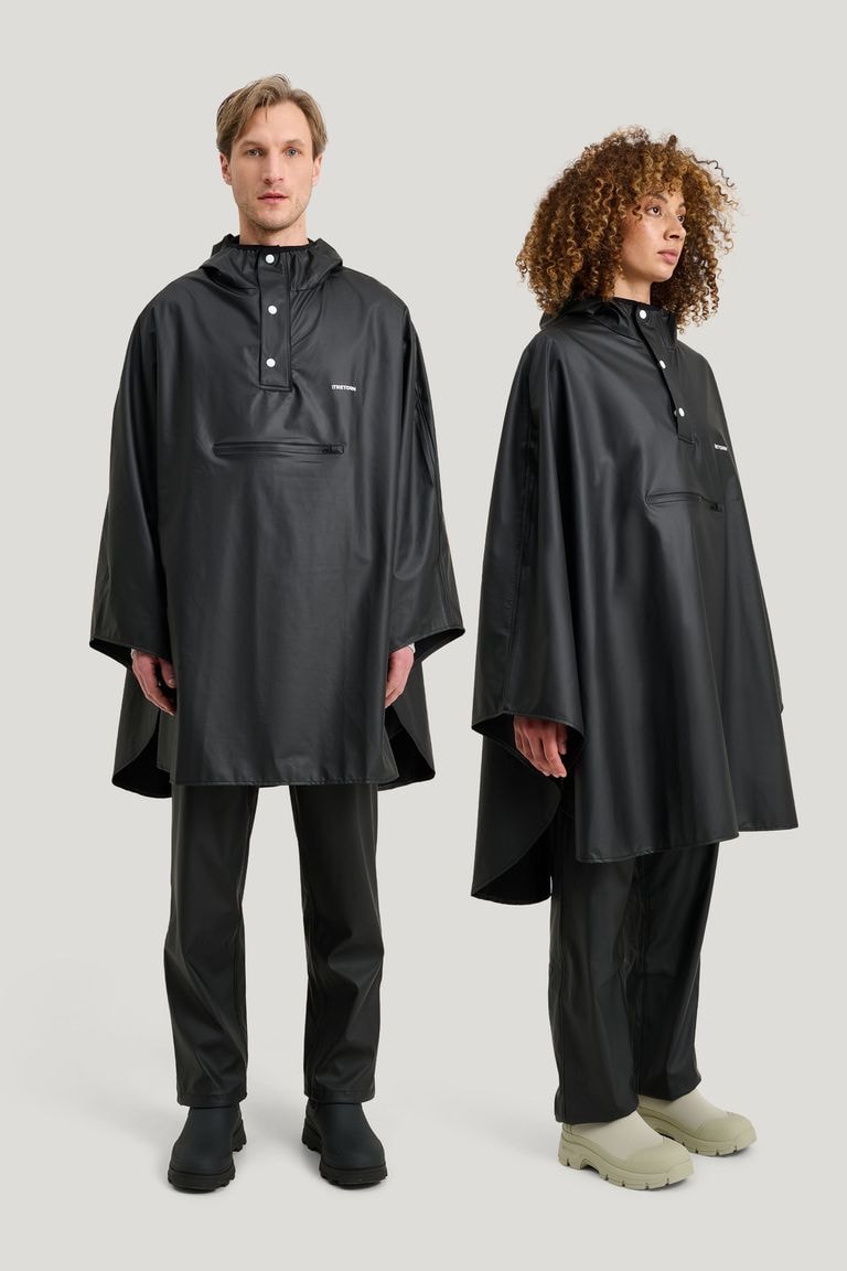 246_d0b35b791e_pu-light-rainponcho-men-women-model
