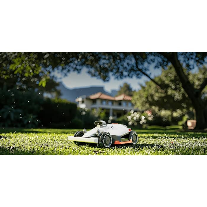 luba2awd-01-mowundertree.webp