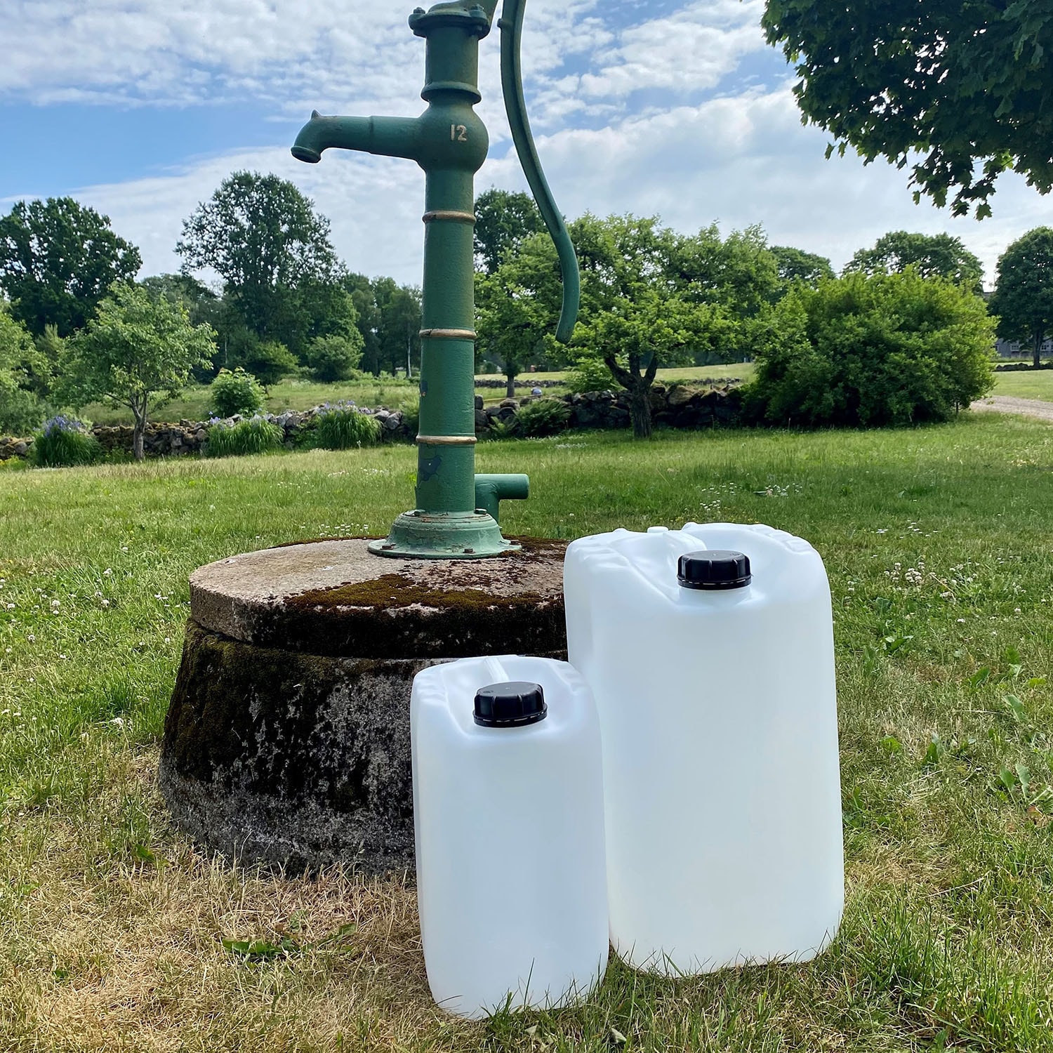 10-liters-och-25-liters-med-lock-vid-brunn-3-kopie