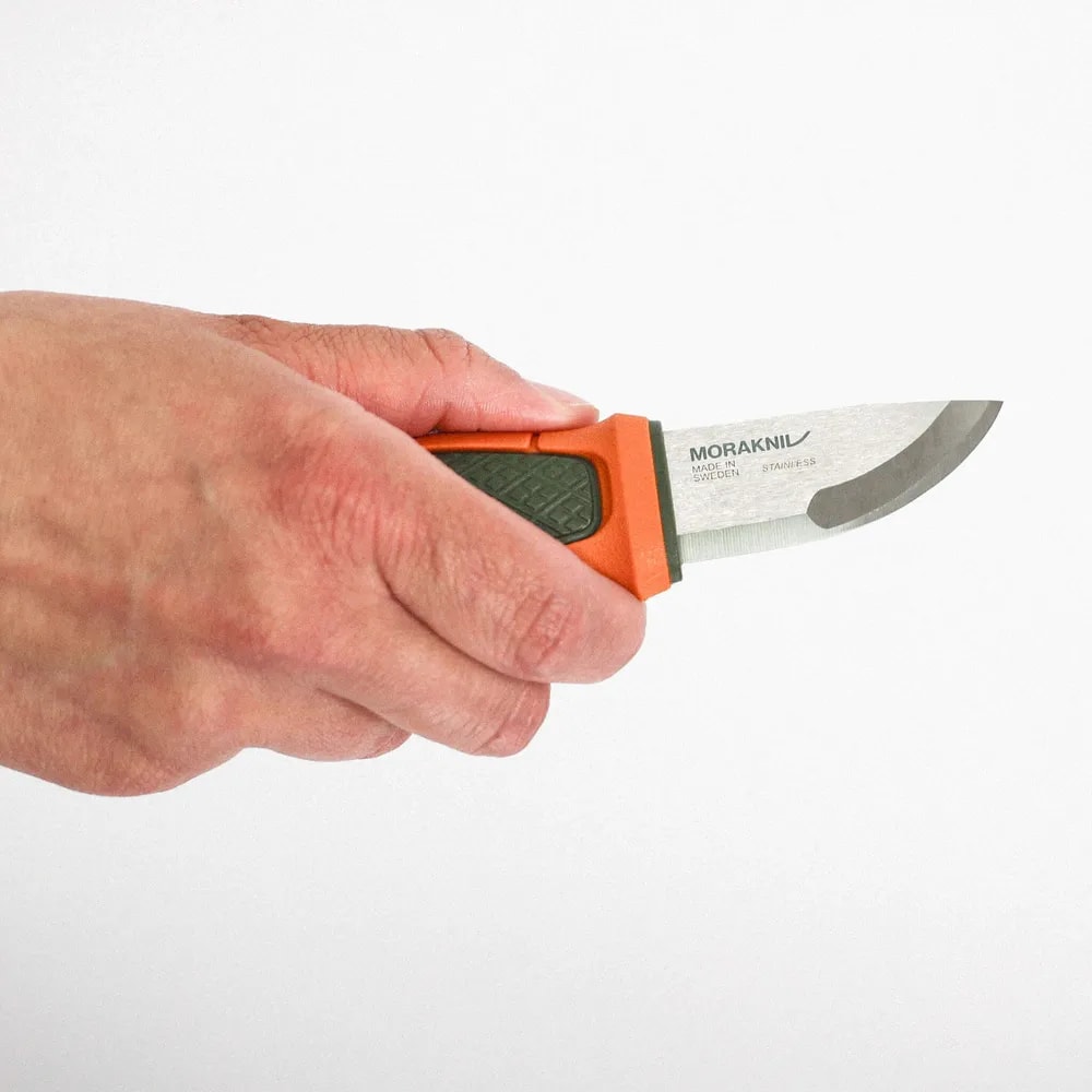 Hunting_Eldris_S_Knife_Hand[1].jpg