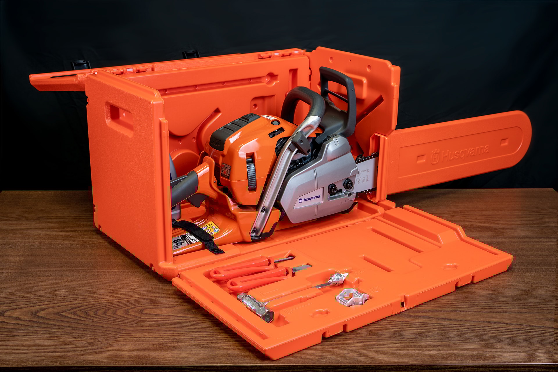 motorsågslåda-med-såg.jpg
