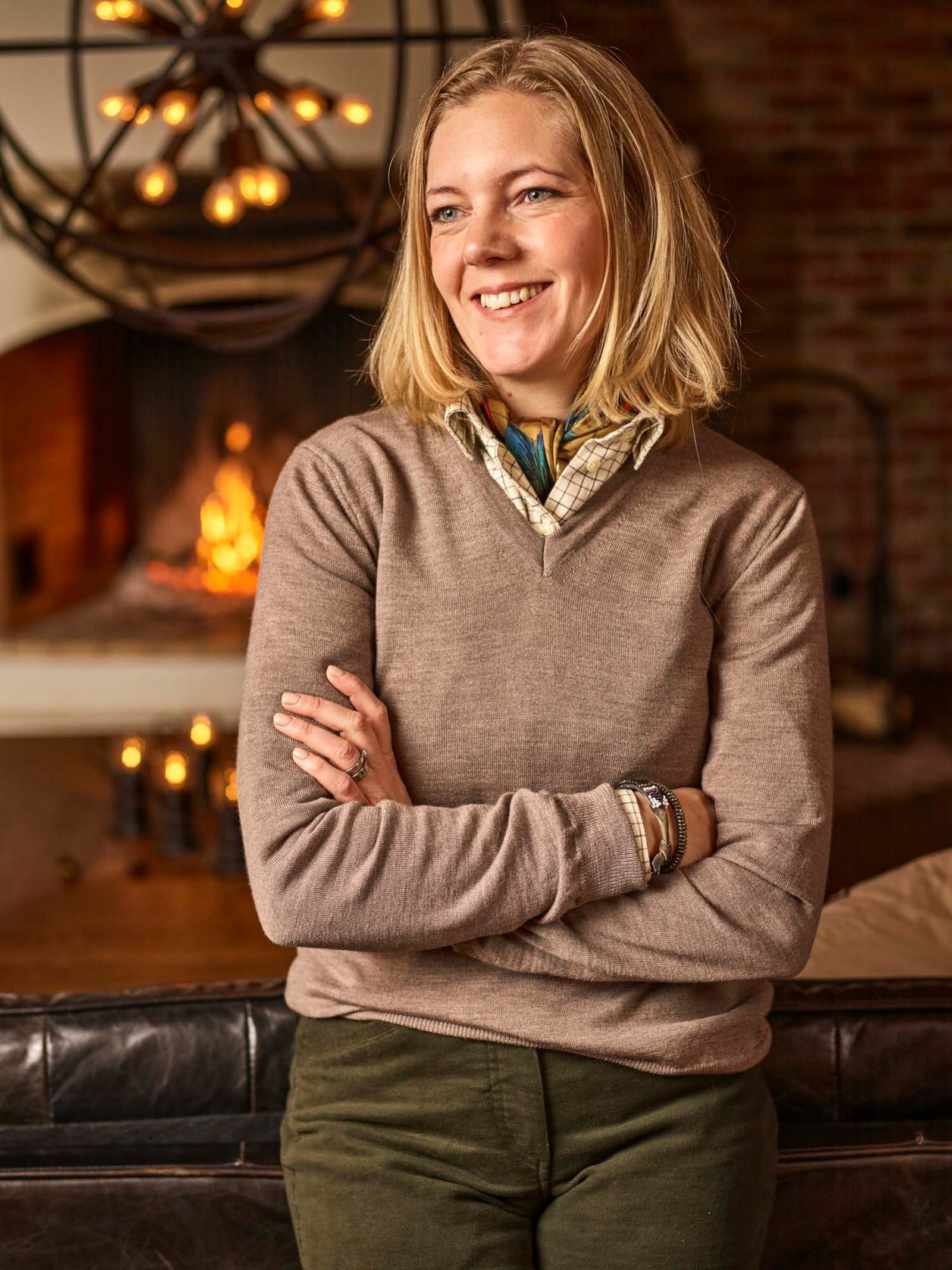 1210002-7018-blaise-v-neck-merino-pullover-women[1