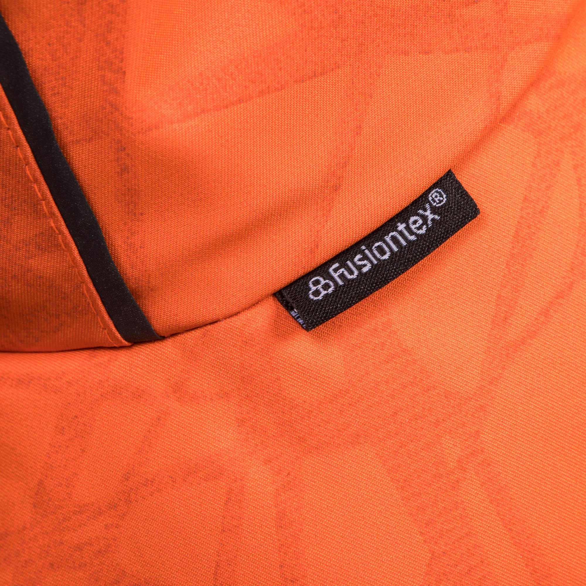 3239BAYRainDogCoat_LowsettailOrangeDetail03Web_282