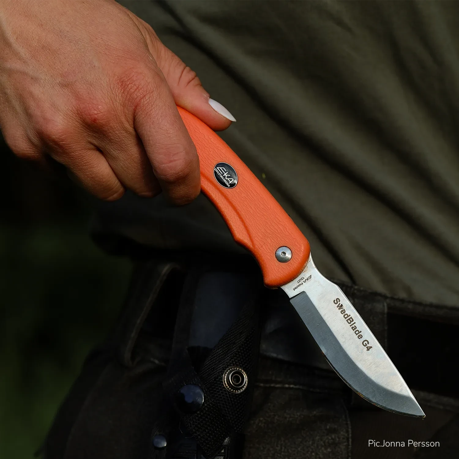 g4-swedblade-orange-action-jonna2_grande[1].webp