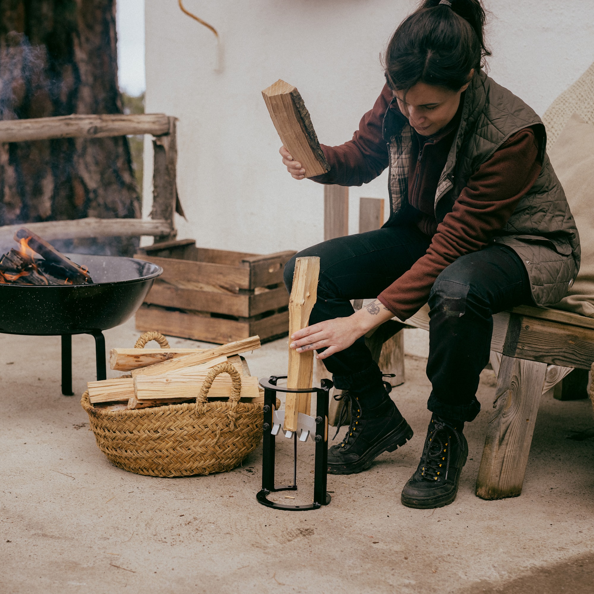 1079157_Fiskars_Xseries_Kindling_maker_S_Action_05