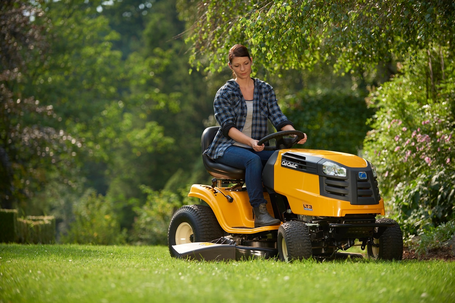 Трактор га. Садовый трактор Cub Cadet. Минитрактор Cub Cadet lt2 nr92. Райдер Cub Cadet lt1 nr92. Минитрактор газонокосилка Cub Cadet.