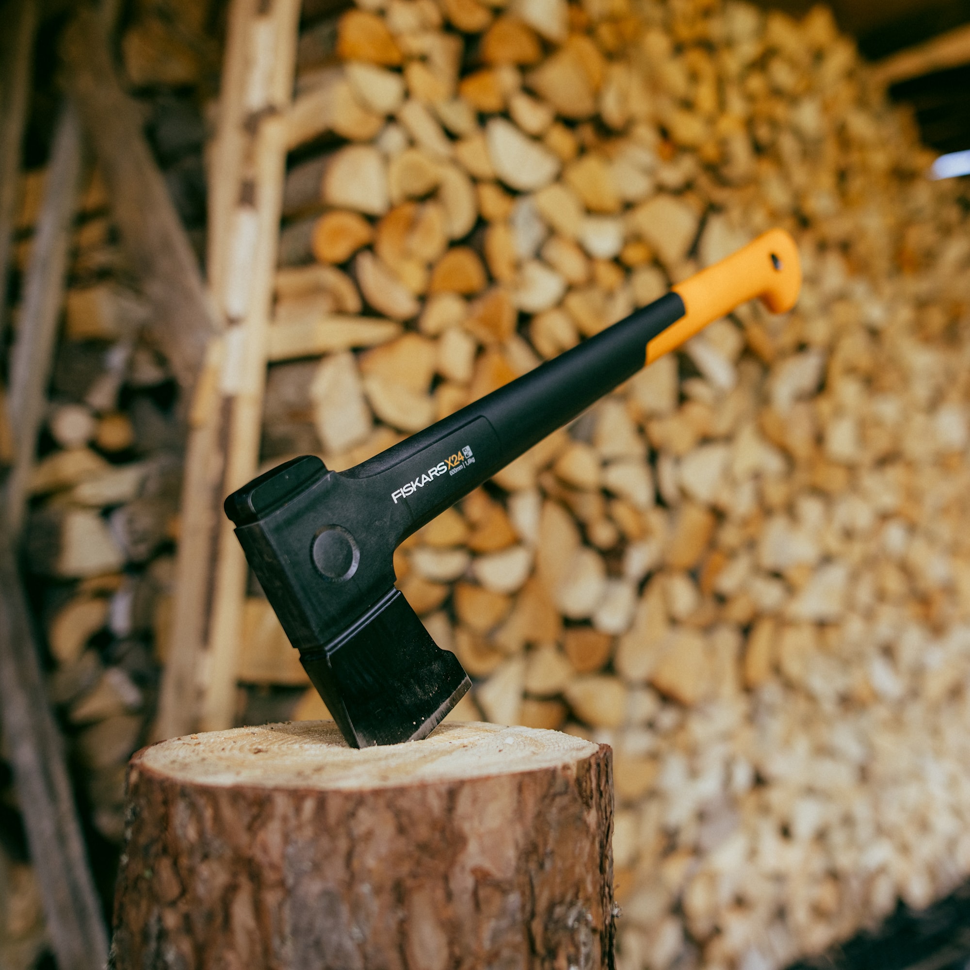 1069104_Fiskars_Xseries_X24_Universal_axe_M_blade_