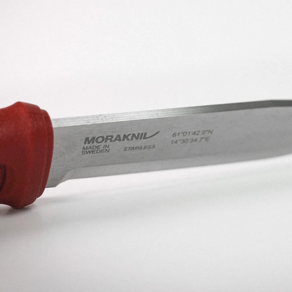 Garberg_S_DalaRed_Knife_Spine[1].jpg