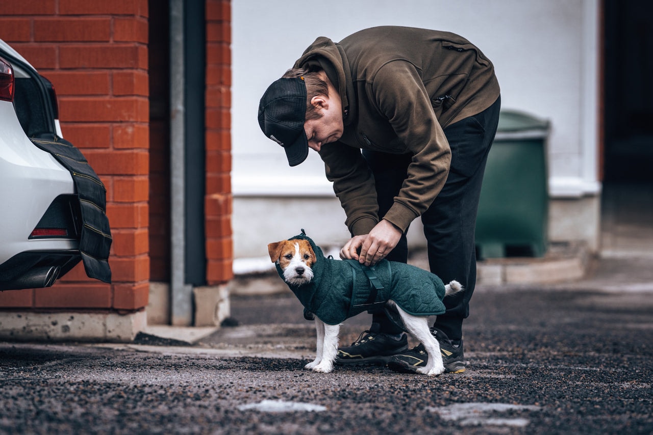drying_coat_dark_teal_2668-2678_01_lifestyle[1].jp
