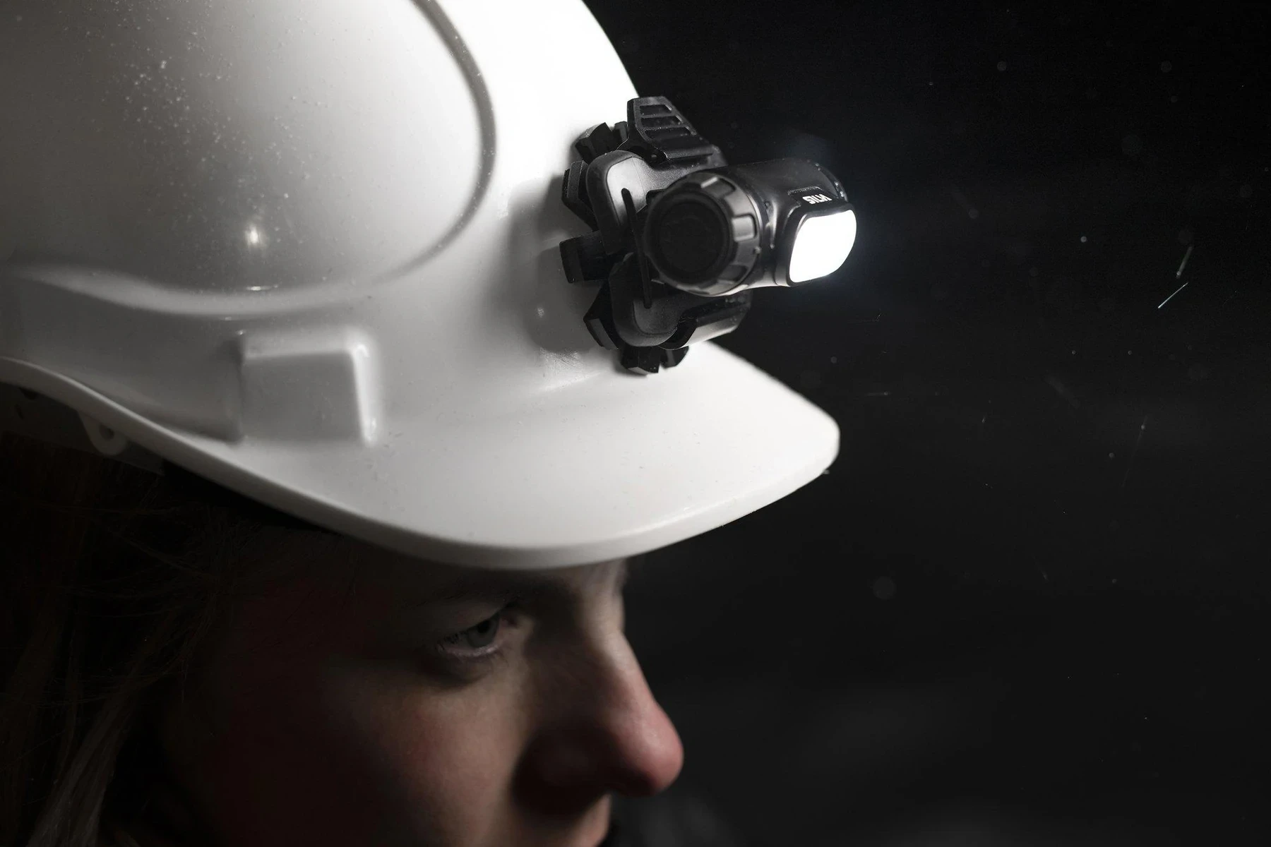 MR400_RC_37823_on_helmet_2-lo_res-productImages-da