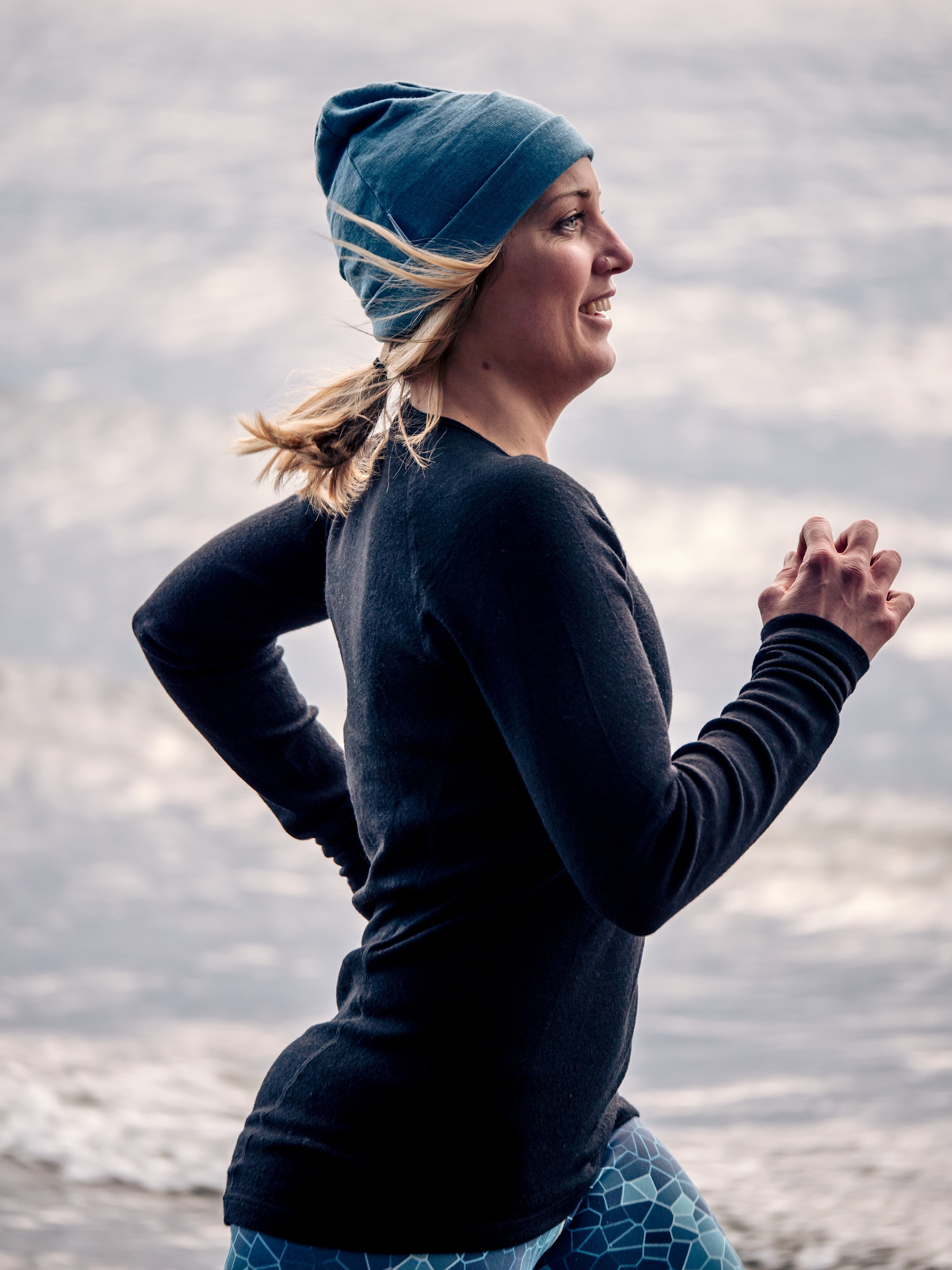 Running by the lake - stor (347564).jpg