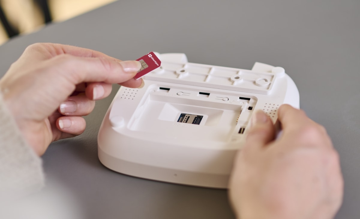 1200x732_Desktop_-_Product_Feature_-_Mobil_backup[