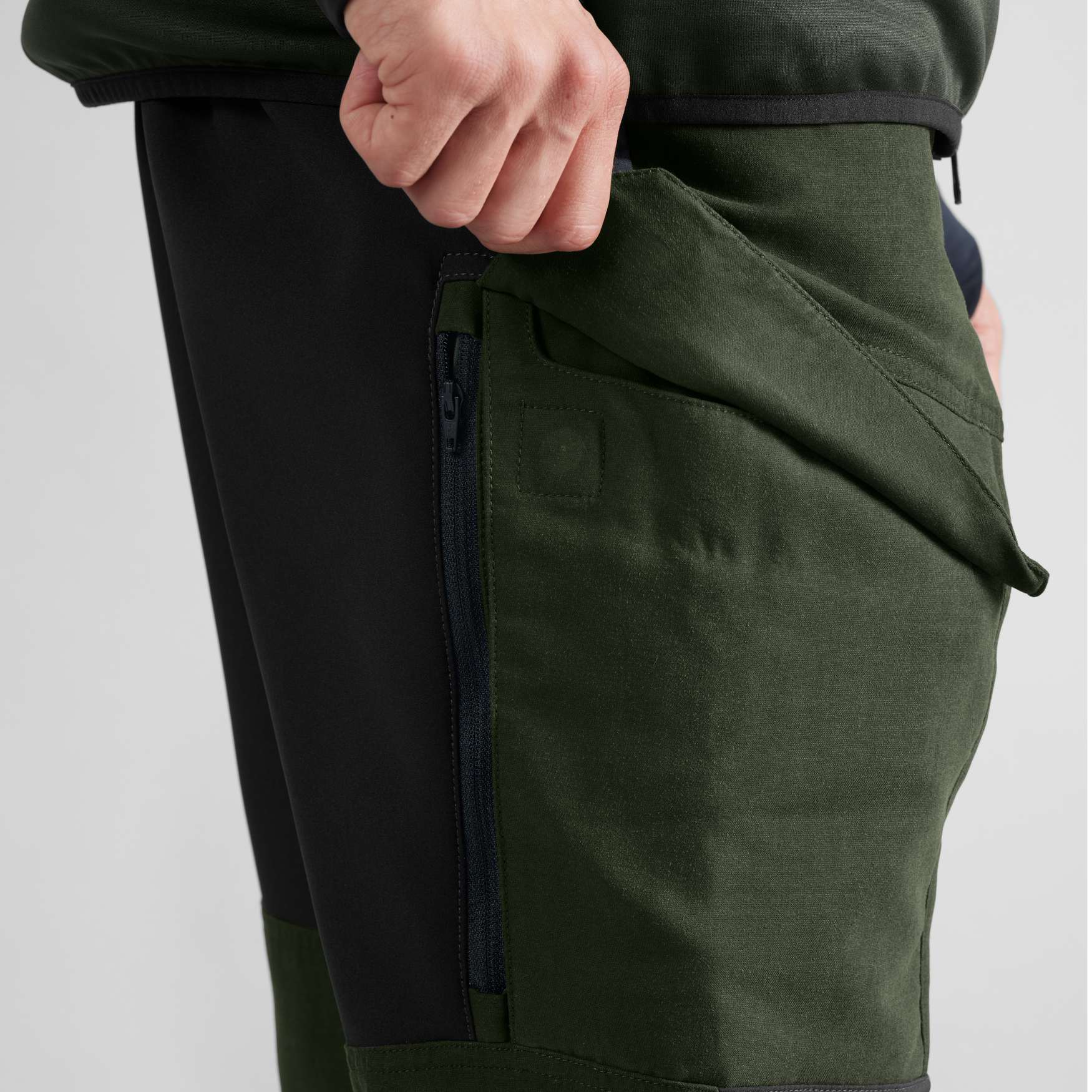 Härkila Scandinavian Byxor Duffel green,Black 2.jp