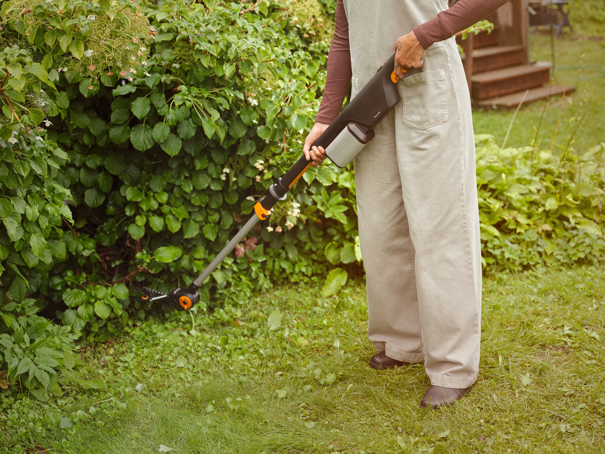 1082299_Fiskars_Power_eLopper_bypass_in_use_01_Glo