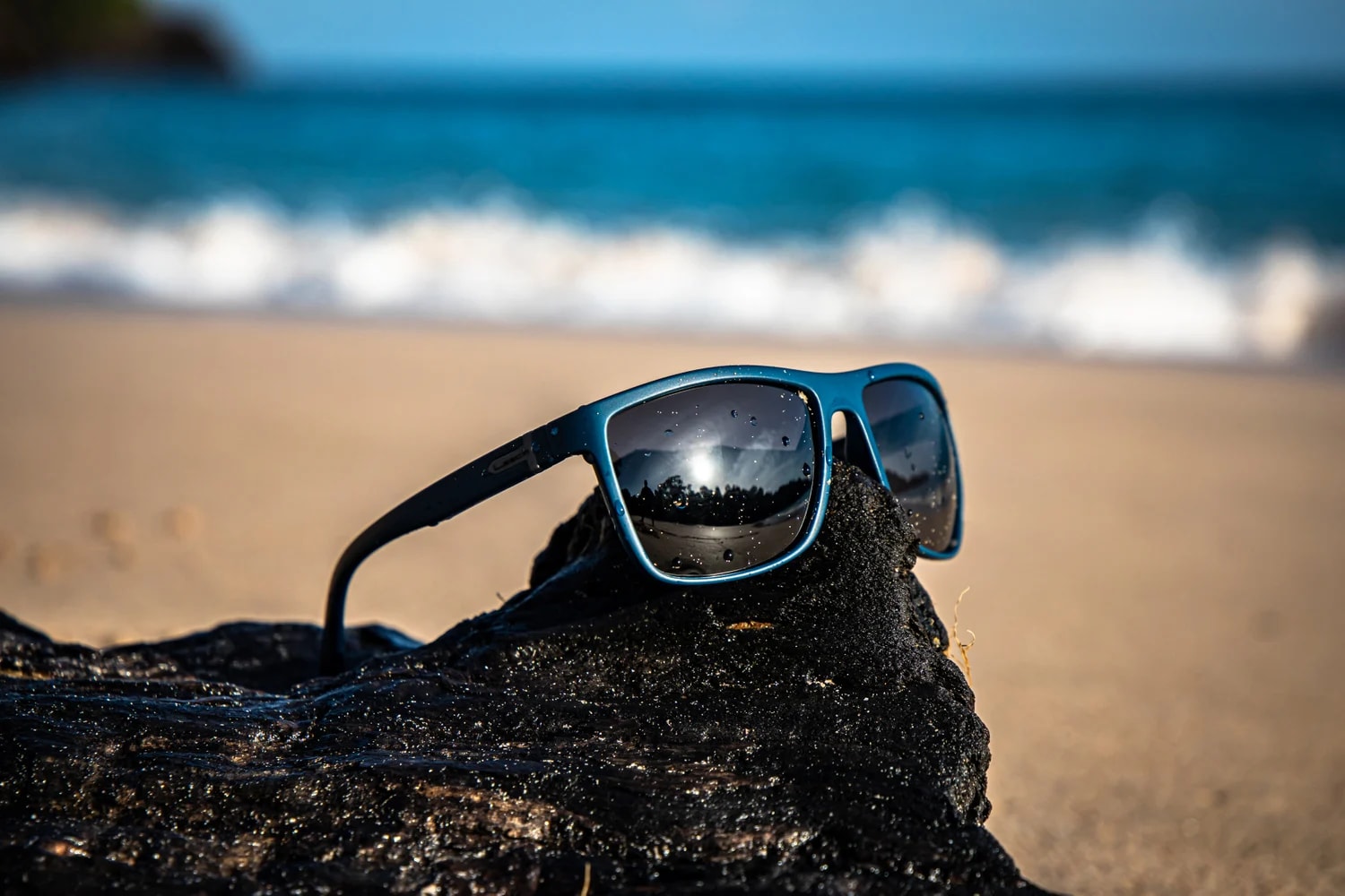 250_88e1ac91da-a2006b-2-atw6-blue-leech-sunglasses