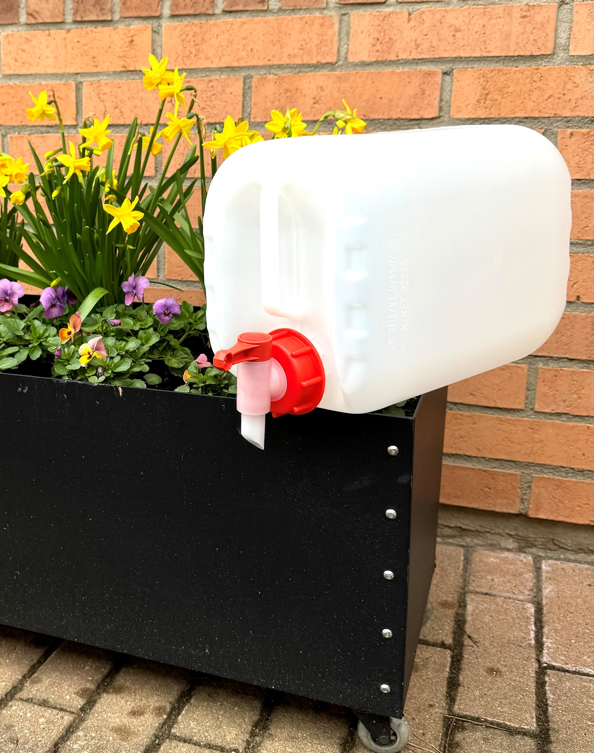 10-liters och 25-liters med tappkran miljöbild.jpg
