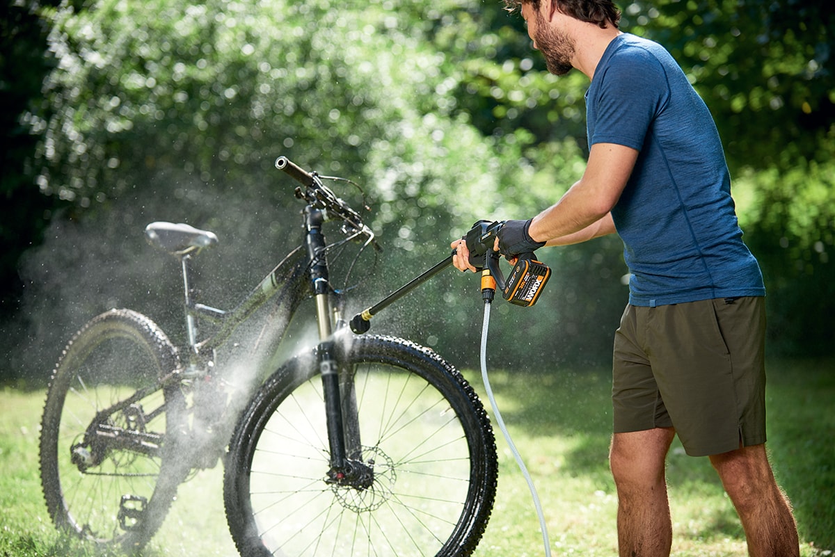 WORX_Hydroshot_WG620E_mountainbike_02.jpg