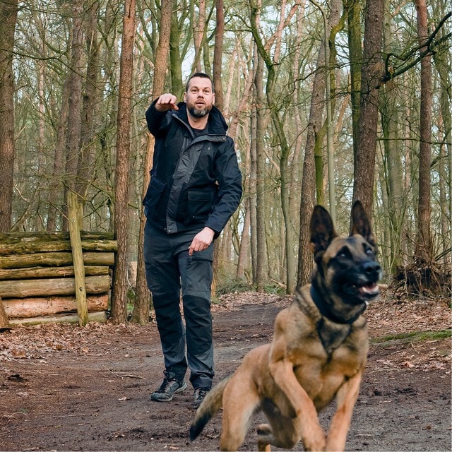 5183-407-40_Pinewood-Jacket-Dog-Sports-2-0_Black-D