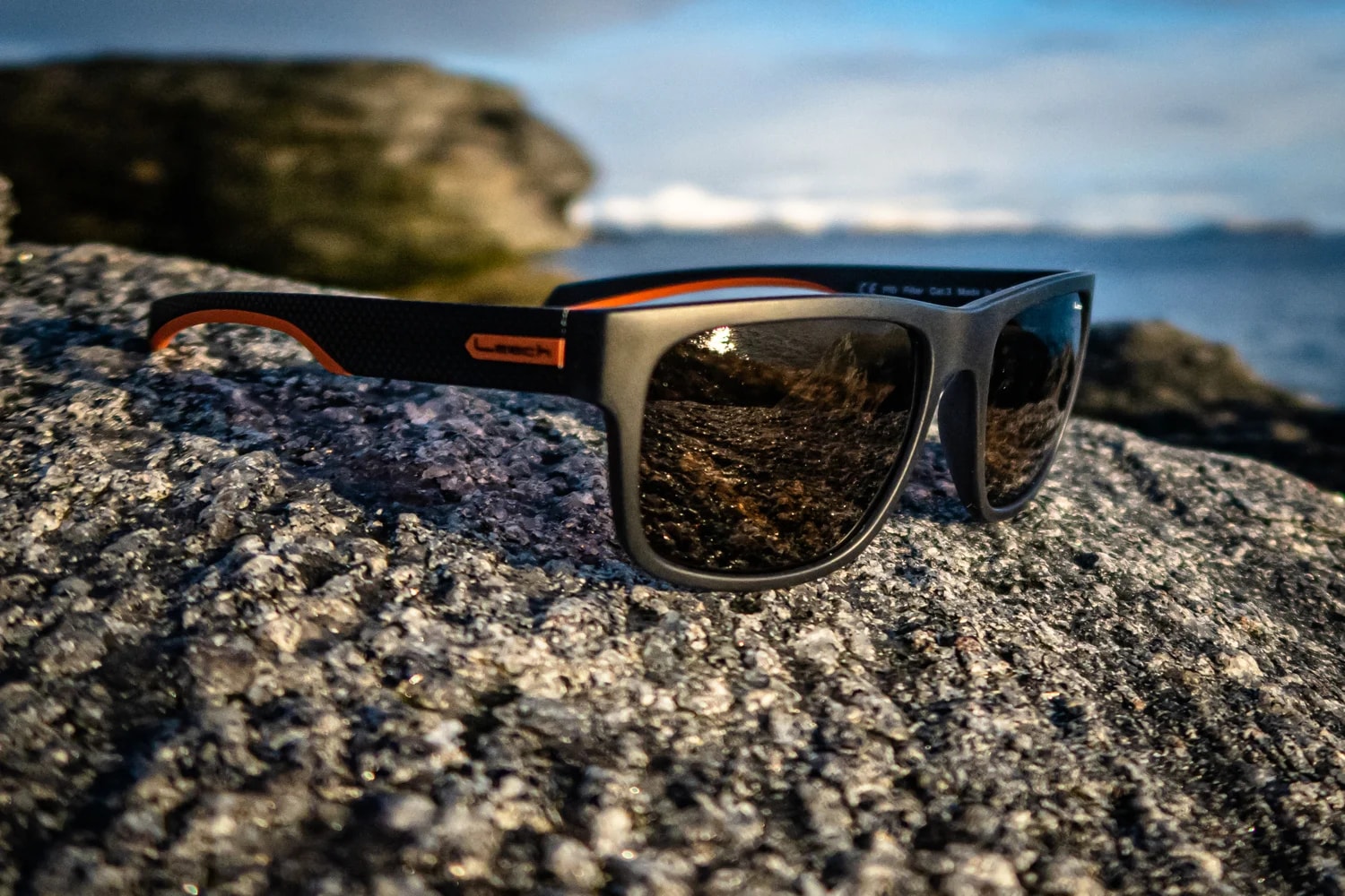 245_636e80a283-s2117a-2-reflex-red-leech-sunglasse