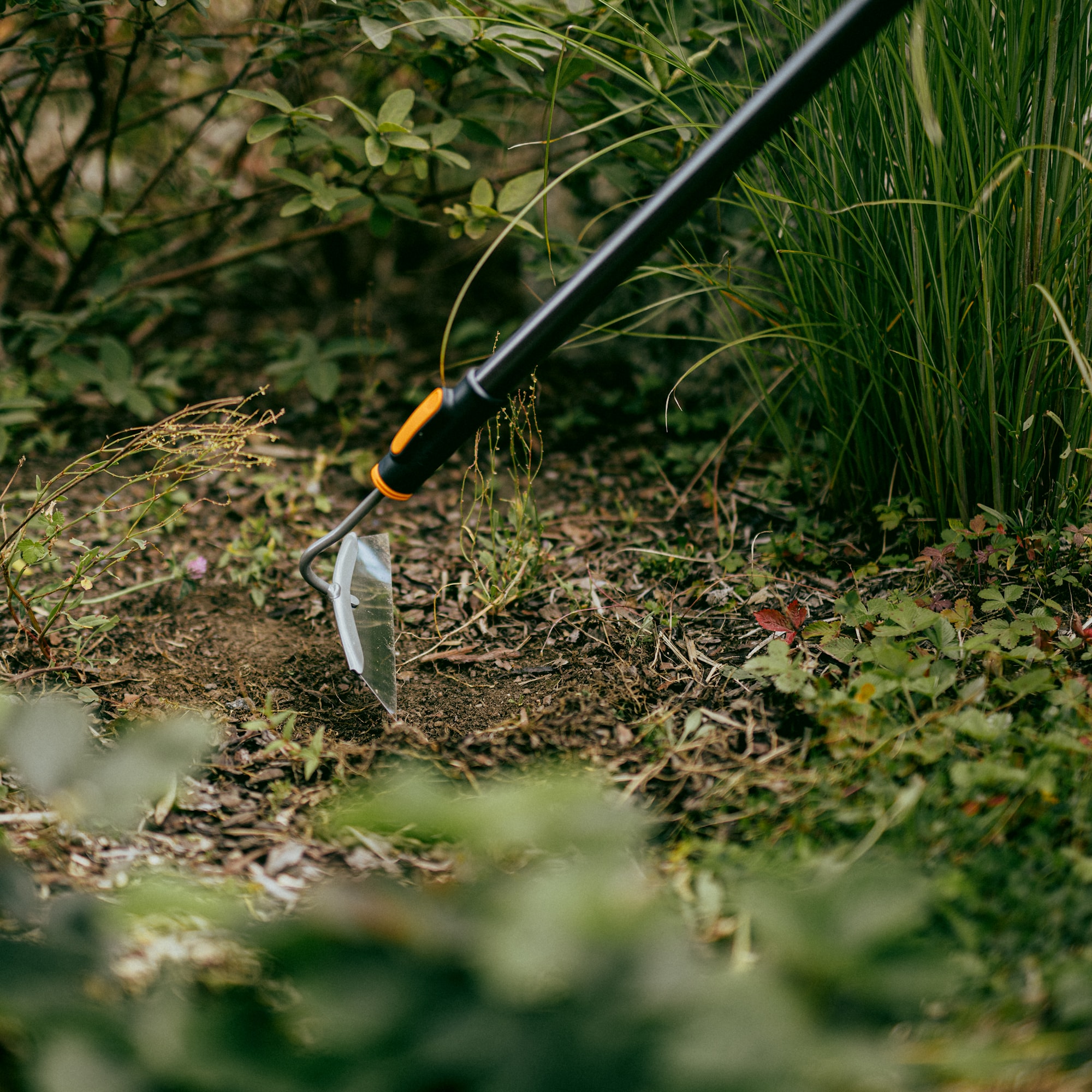 1080683_Fiskars_OneClick_Hoe_action_01_1x1.jpg