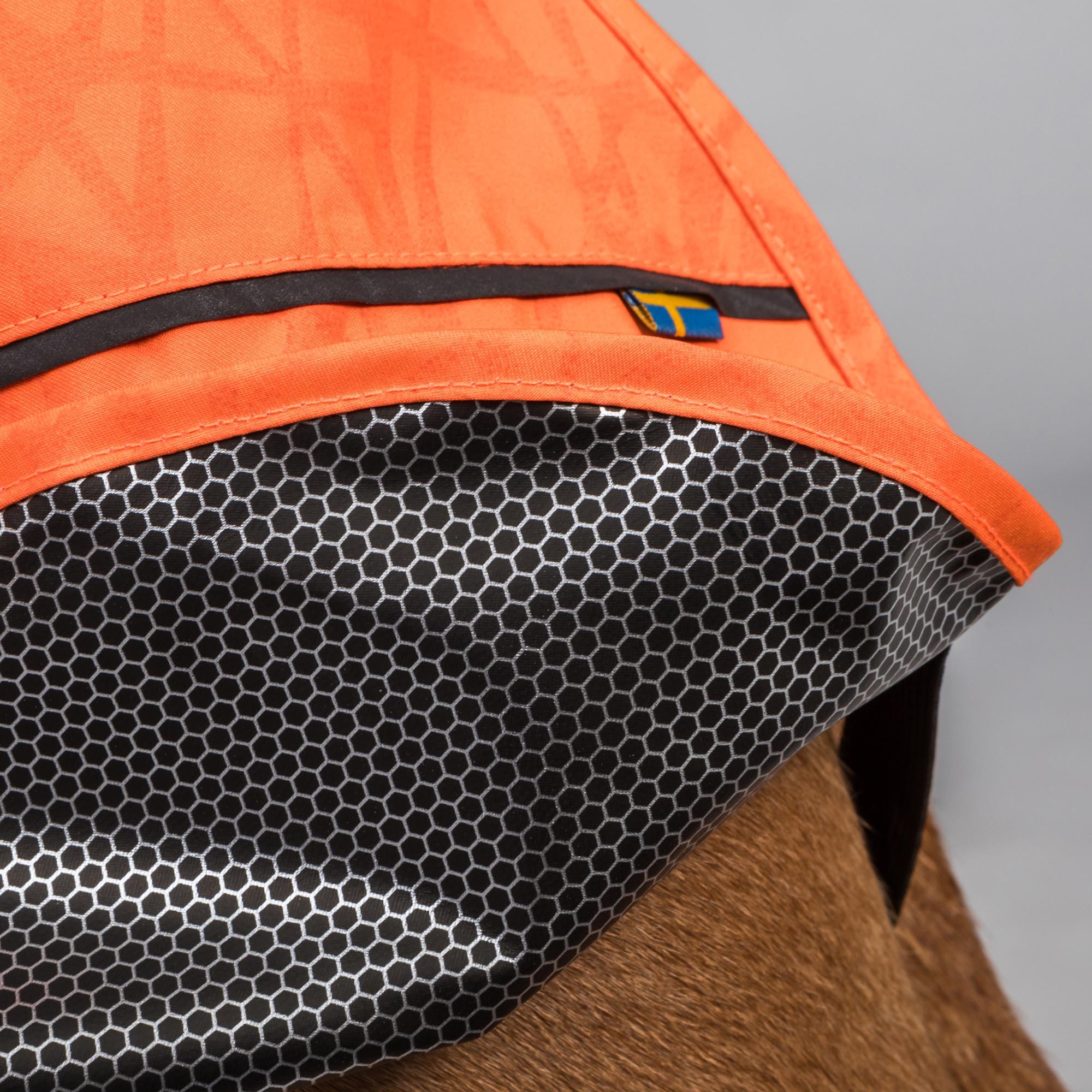 3236BAYRainDogCoat_HighsettailOrangeDetail03Web_3f