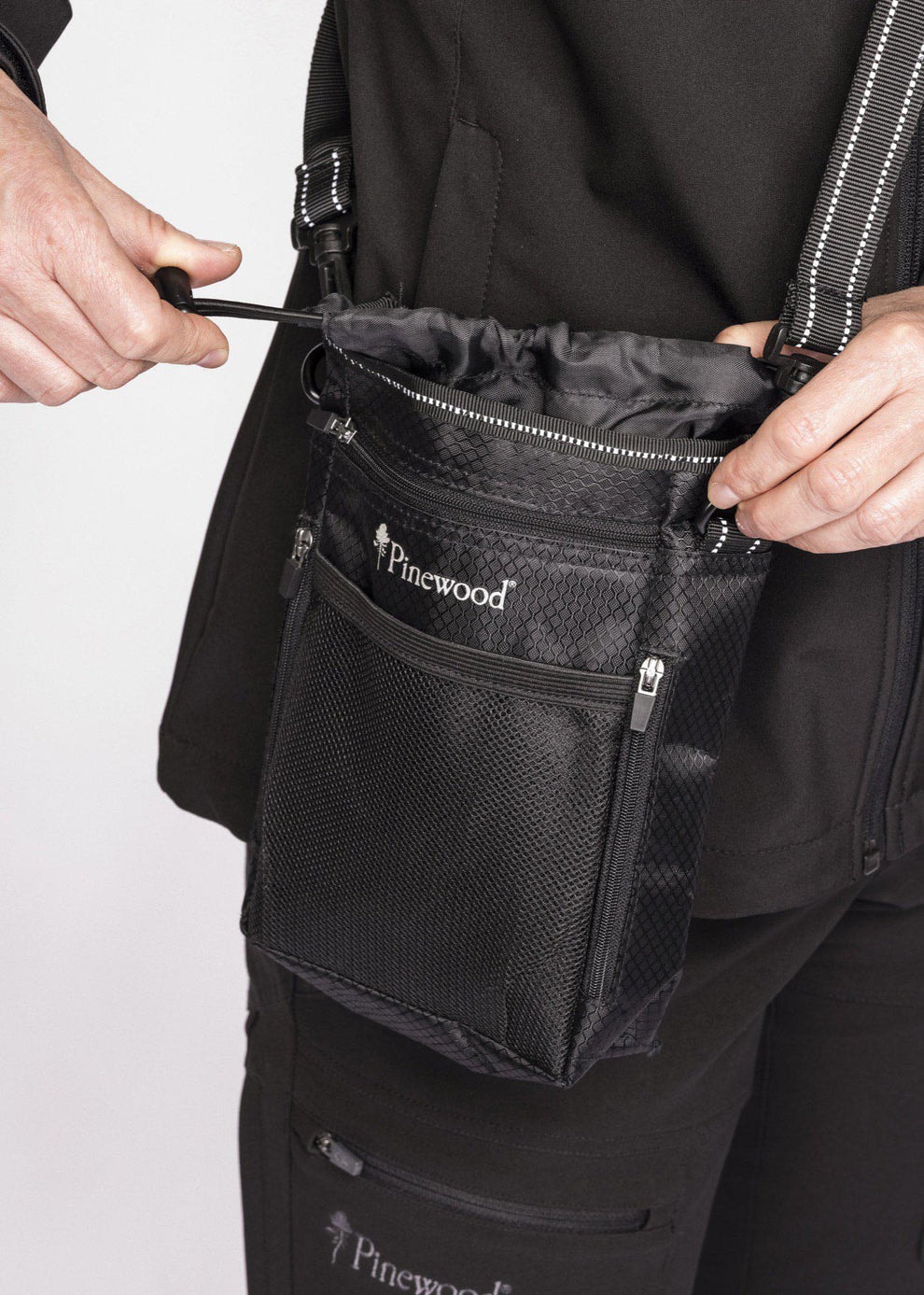 1106-400-21_Pinewood-Dog-Sports-Bag-Small-Black.jp