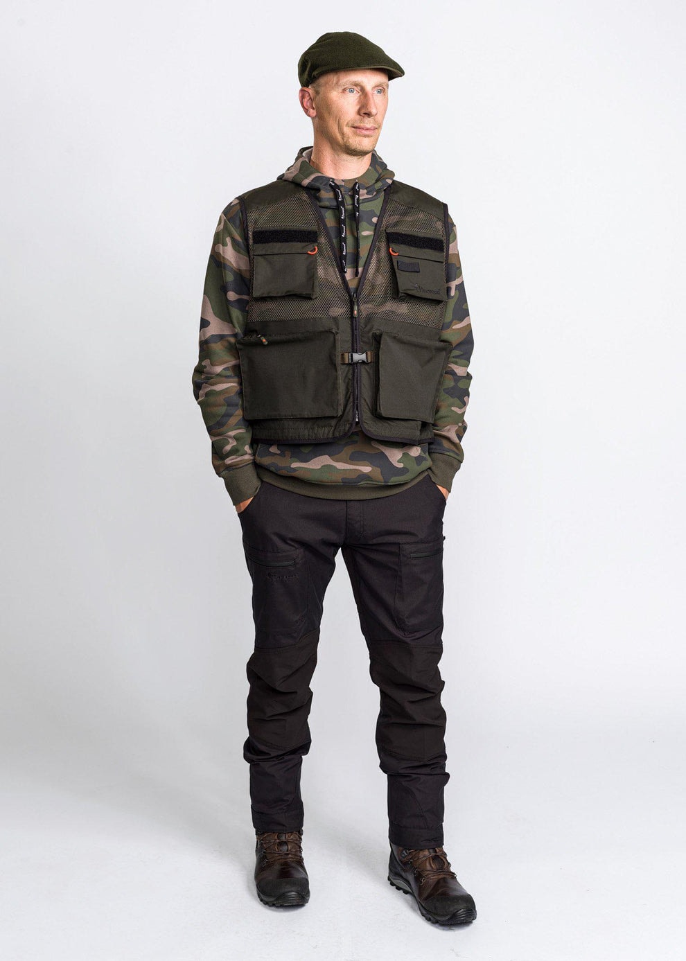 5059-103-60_Pinewood-Vest-Active-Fishing_Dark-Gree