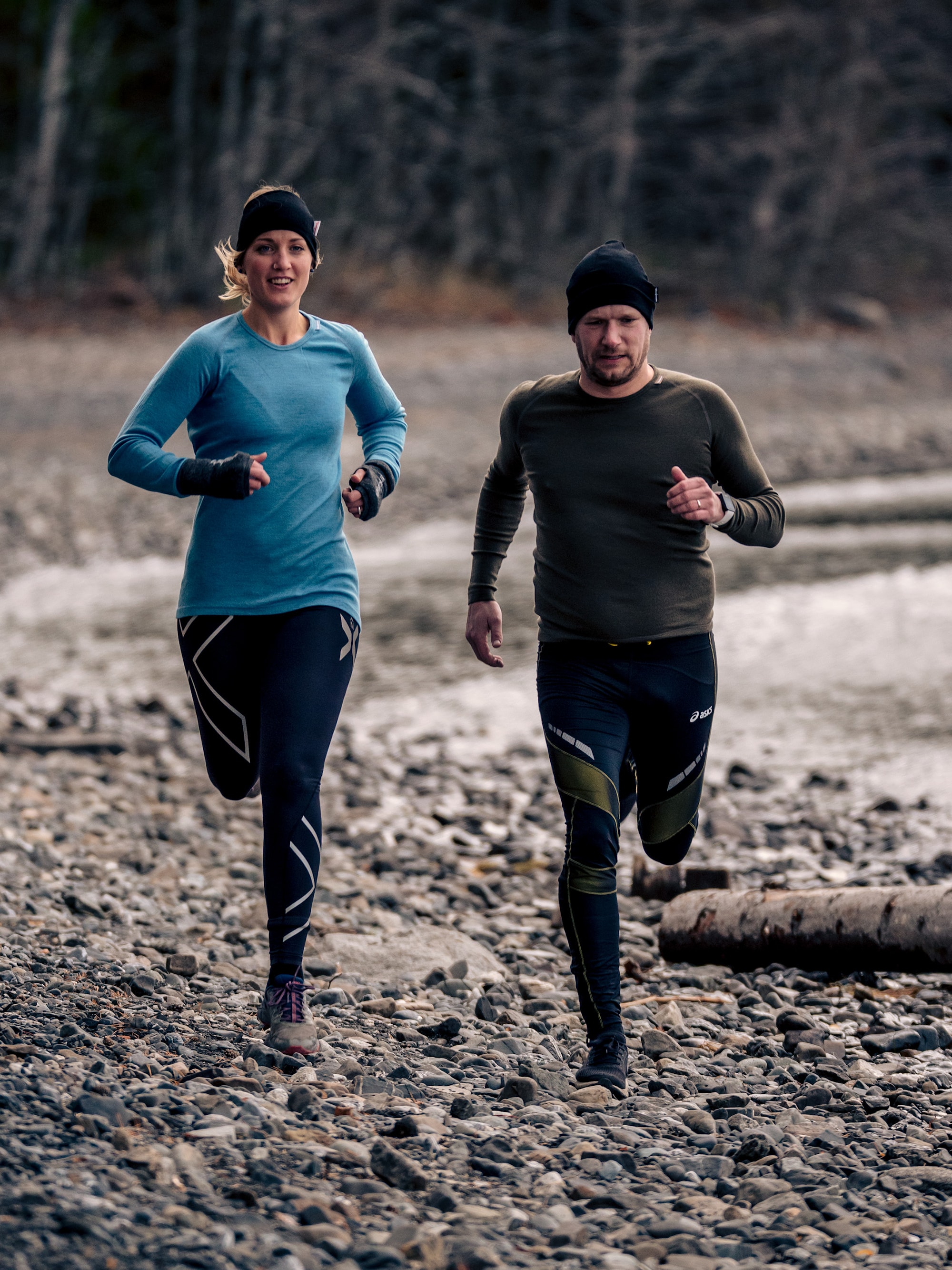 Running by the lake - stor (347437).jpg