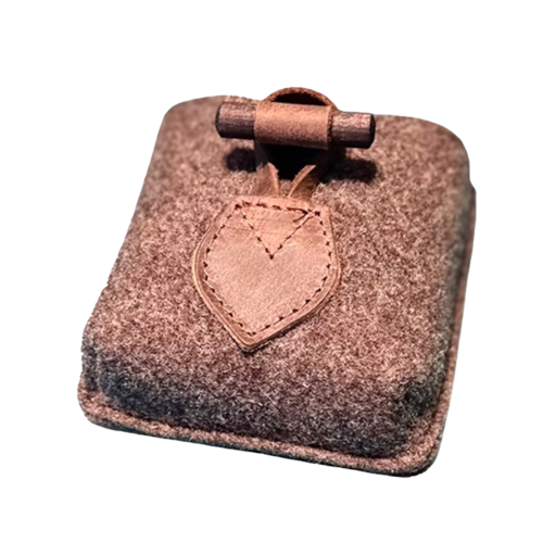 Patronenetui aus Wollfilz mit Lederdetails