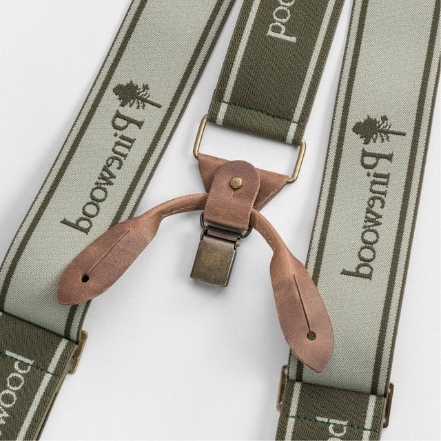 1116-128-20_Pinewood-Suspenders-Logo-2-0_Dark-Oliv