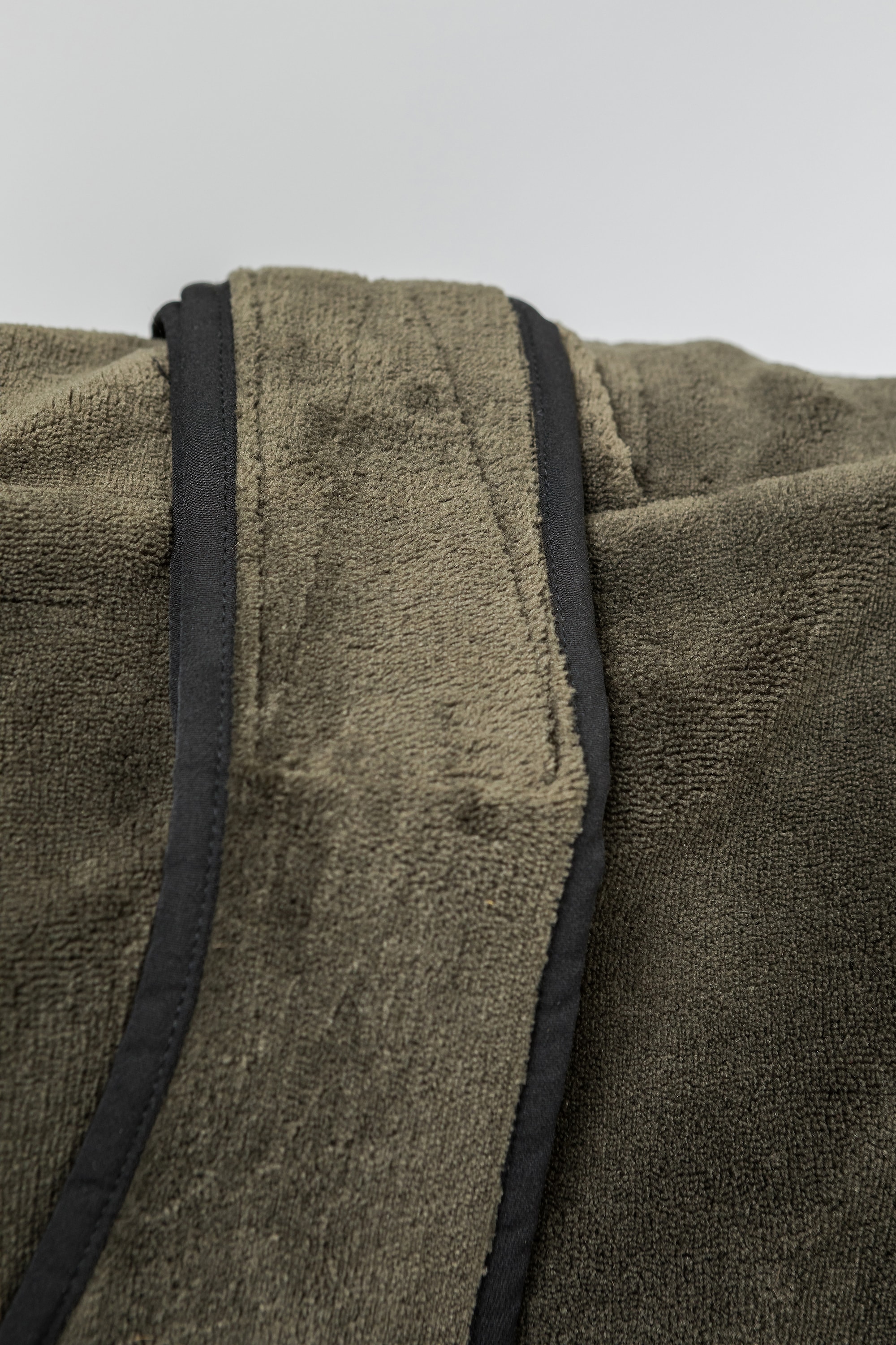 3241 BAY Dry Dog Coat Olive Detail 05.jpg