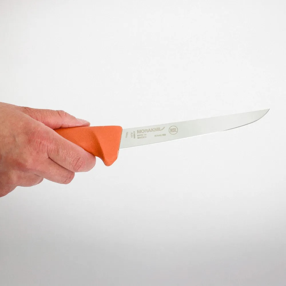 Hunting_Narrow_Boning_Knife_Hand[1].jpg