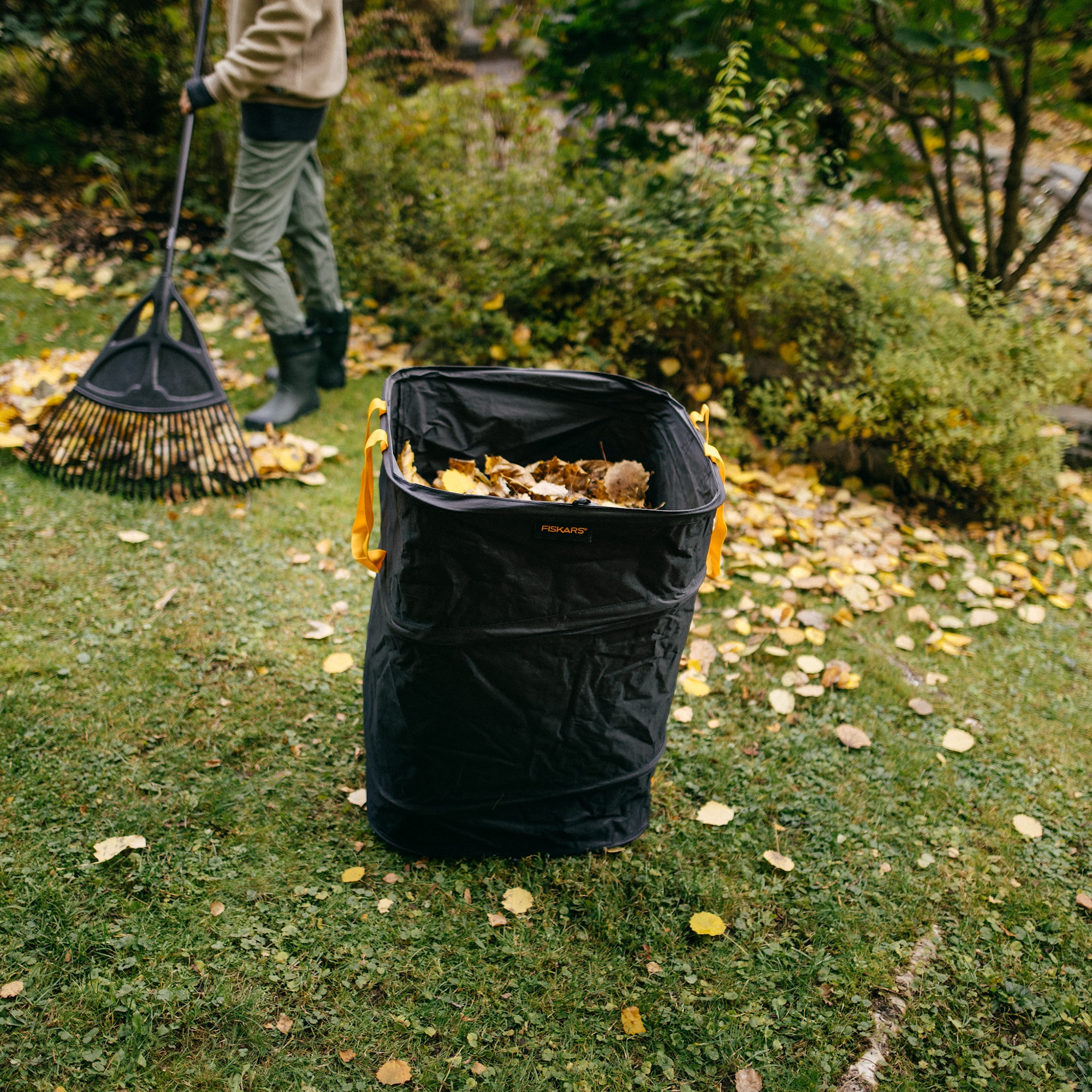 1028372_1028373_Pop-up_bag_M_L_Action_02_1x1.jpg