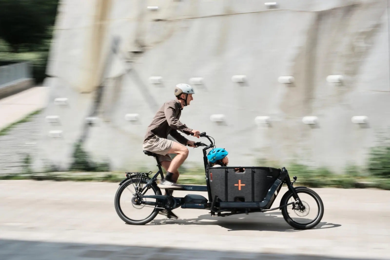 c421 Loader P2 M-5 Di2 20-24 Black.jpg